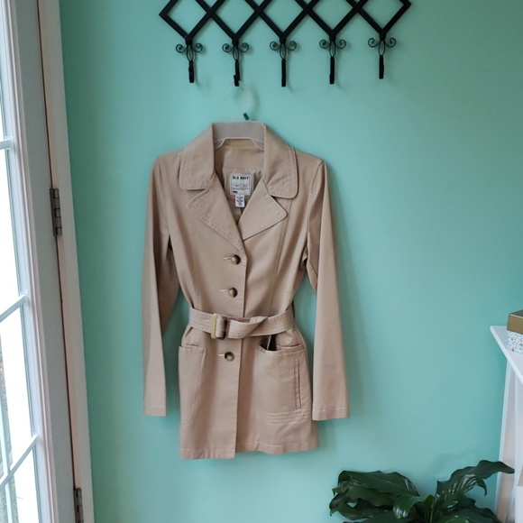 Tan Trench Coat 🧥 - Picture 5 of 6